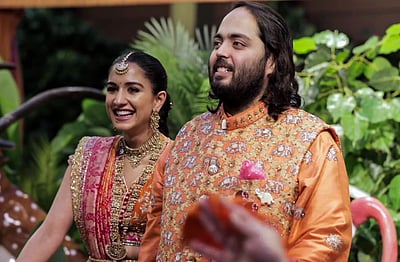 திருமண கொண்டாட்டத்தில் அம்பானி குடும்பம்!