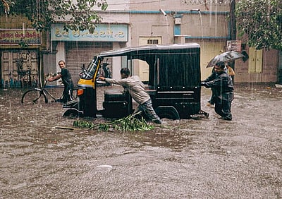 மகாராஷ்டிரம், குஜராத் உள்ளிட்ட மாநிலங்களில் மழை-வெள்ளம்