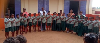 பள்ளியில் மாதிரி நாடாளுமன்றக் கூட்டம்