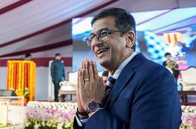 மெல்ல விடைகொடு மனமே.. அரசு இல்லத்தை 8 மாதங்களுக்கு பிறகு காலி செய்தாா் டி.ஒய்.சந்திரசூட்!