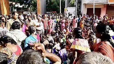 தூத்துக்குடி மாநகராட்சியை முற்றுகையிட்டு தூய்மைப் பணியாளர்கள் போராட்டம்!