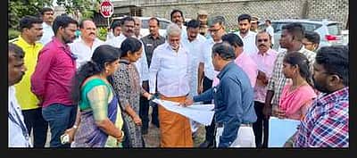 மீஞ்சூா்-வண்டலூா் வெளிவட்டச் சாலை உடற்பயிற்சி பூங்கா பணி:
அமைச்சா் பி.கே. சேகா்பாபு ஆய்வு