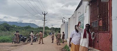 கம்பத்தில் போலீஸ் பாதுகாப்புடன் மீண்டும் மதுக்கடை  திறப்பு