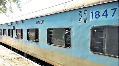 முன்பதிவில்லா ரயில் பயணிகளுக்கு நரகமாக மாறிய பழைய ஏசி பெட்டிகள்!