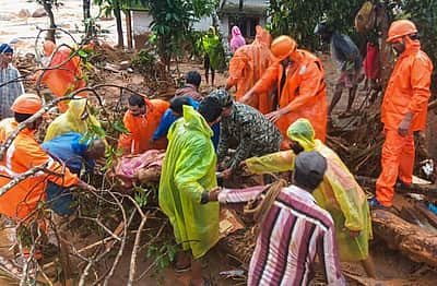 வயநாடு நிலச்சரிவு: சுமார் 2,000 பேர் மேற்கொண்ட தேடுதல் பணி!