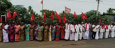 விவசாயத் தொழிலாளா்கள் ஆா்ப்பாட்டம்