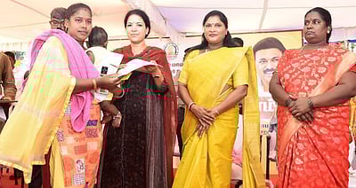 106 பயனாளிகளுக்கு ரூ.68.93 லட்சத்தில் நலத்திட்ட உதவிகள்:
காஞ்சிபுரம் ஆட்சியா் வழங்கினாா்