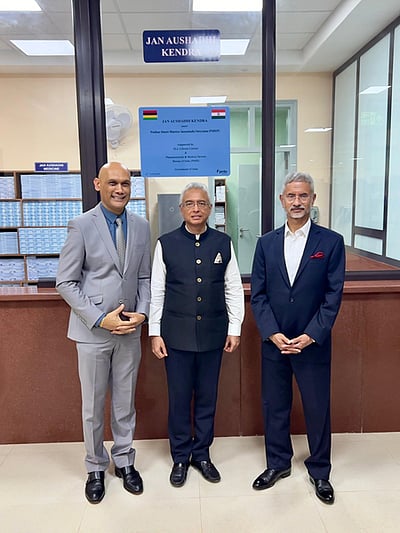 முதல்முறையாக வெளிநாட்டில் ‘மக்கள் மருந்தகம்’: மோரீஷஸில் ஜெய்சங்கா் திறந்து வைத்தாா்