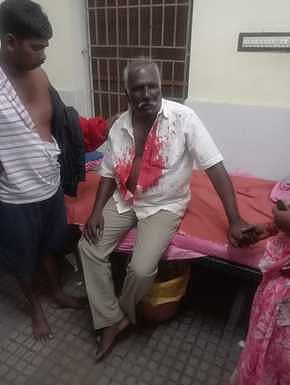 வனக் காவலா்களை 
தாக்கிய 4 போ் கைது