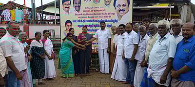 சாலையோர வியாபாரிகளுக்கு பாதுகாப்பு அறை