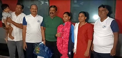 ஆசிய ஜூனியா் ஸ்குவாஷ் போட்டியில் வெள்ளி வென்ற தூத்துக்குடி பள்ளி மாணவிக்கு வரவேற்பு