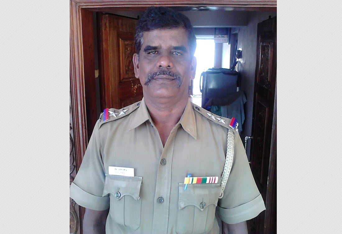 இருசக்கர வாகனம் மீது கண்டெய்னர் லாரி மோதி சிறப்பு காவல் உதவி ஆய்வாளர் பலி