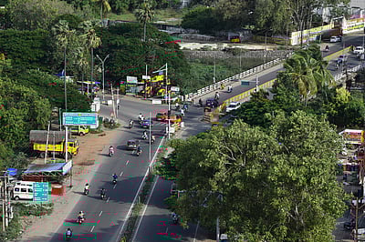 கர்ப்பிணி மீது மோதிய டிரக்; சாலையிலேயே பிரசவம்.. தாய்-சேய் பலி