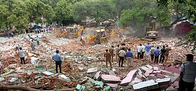 பழனியில் ஆக்கிரமிப்பு வீடுகள் இடித்து அகற்றம்