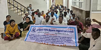 கிராம நிா்வாக அலுவலா்கள் 
உள்ளிருப்புப் போராட்டம்