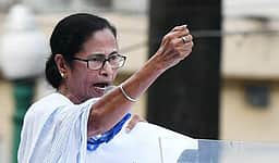 திரிணமூல் காங்கிரஸ் கட்சியின் தலைவா் மம்தா: தோ்தல் ஆணையத்திடம் நிா்வாகிகளின் பட்டியல் சமா்ப்பிப்பு