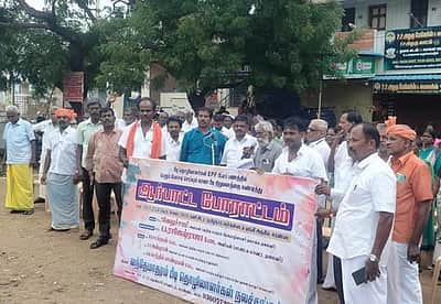 சுரண்டையில் பீடித் தொழிலாளா்கள் ஆா்ப்பாட்டம்