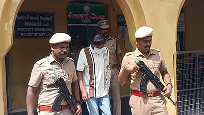 பண மோசடி வழக்கில் சவுக்கு சங்கரை 4 நாள்கள் 
காவலில் எடுத்து விசாரிக்க நீதிமன்றம் அனுமதி