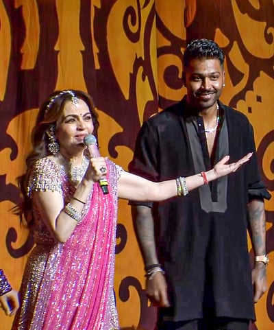 அம்பானி வீட்டு விழாவில் கிரிக்கெட் வீரர்கள்!