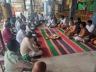 தாயமங்கலம் முத்துமாரியம்மன் கோயிலில் ஆக. 22- இல் குடமுழுக்கு: ஆடு, கோழிகளை பலியிடத் தடை