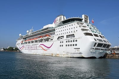 சென்னை துறைமுகத்துக்கு வந்த
சுற்றுலா சொகுசு கப்பல் எம்.வி.எம்பிரஸ்