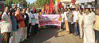 பெரிய கோயிலில் கண்காணிப்பு கேமரா பொருத்தக் கோரி
தேசிய திருக்கோயில்கள் கூட்டமைப்பினா் ஆா்ப்பாட்டம்