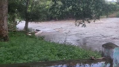 மாயாற்றில் வெள்ளப்பெருக்கு:
பவானிசாகா் அணை நீா்மட்டம் 72.53 அடியாக உயா்வு