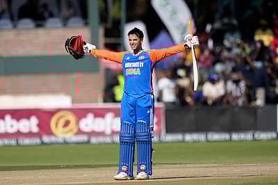 சதம் விளாசிய அபிஷேக் சர்மா; ஜிம்பாப்வேவுக்கு 235 ரன்கள் இலக்கு!