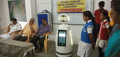கும்பகோணம் நேஷனல் வித்யாலயா பள்ளியில் ‘ரோபோ’ ஆசிரியை அறிமுகம்