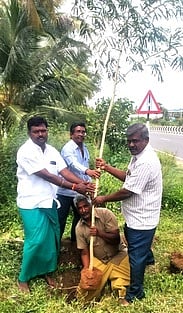 அப்துல்காம் நினைவு தினம்:
மரக்கன்றுகள் நடல்