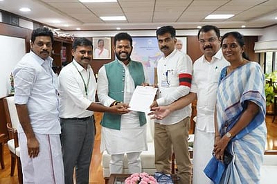 திருச்சியிலிருந்து கூடுதல் விமானங்களை இயக்க வலியுறுத்தல்; திருச்சி, தஞ்சை, பெரம்பலூா், கரூா் எம்பிக்கள் மனு