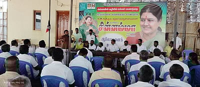 சசிகலா ஆதரவாளா்கள் ஆலோசனை