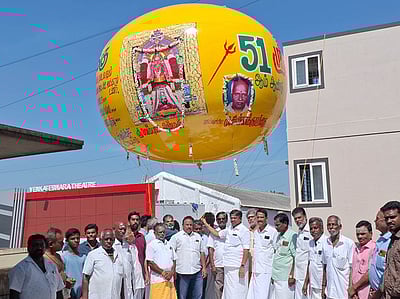 ஸ்ரீவேம்புலி அம்மன் கோயிலில் 
 ராட்சத பலூன் பறக்க விடும் நிகழ்வு