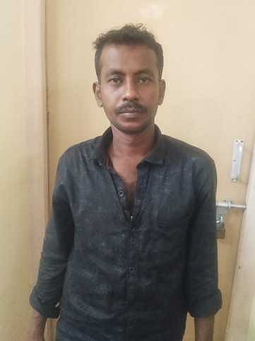 தகாத உறவு: தொழிலாளி கொலை:
நண்பா் கைது