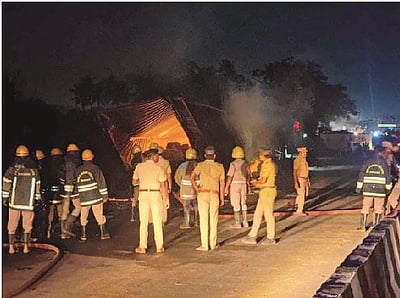 பூந்தமல்லியில் தீப்பிடித்து எரிந்த லாரிகள் 