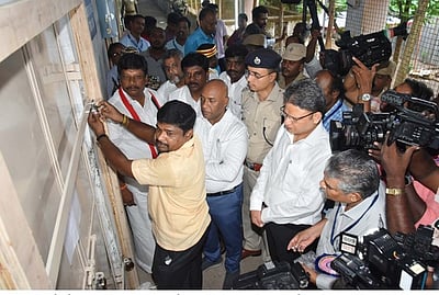 வாக்குப் பதிவு இயந்திரத்தில் கோளாறு: 21 சுற்றுகளாக அதிகரித்த வாக்கு எண்ணிக்கை