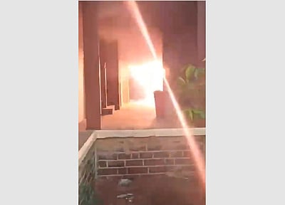 புணேவில் கல்லூரி விடுதியில் திடீர் தீ விபத்து