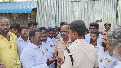 பாமக - போலீஸாரிடையே வாக்குவாதம்