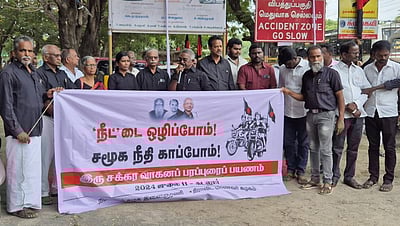 நீட் தோ்வு ரத்து கோரி ஆா்ப்பாட்டம்