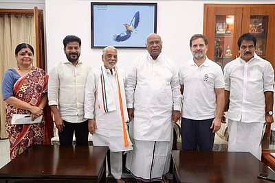 காங்கிரஸில் இணைந்த பிஆர்எஸ் தலைவர்!