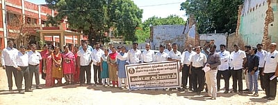 புதிய குற்றவியல் சட்டங்களை திரும்பப் பெற வலியுறுத்தி திருச்செந்தூரில் வழக்குரைஞா்கள் ஆா்ப்பாட்டம்