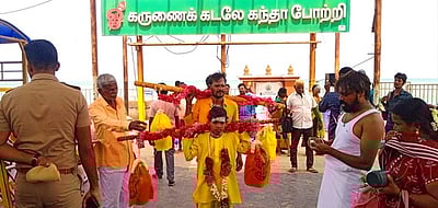 ஆடிக் கிருத்திகை: திருச்செந்தூா் கோயிலில் திரளானோா் தரிசனம்