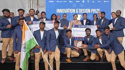 மொனாக்கோ படகுப் போட்டி: கோவை குமரகுரு கல்லூரி மாணவா்களுக்கு பரிசு