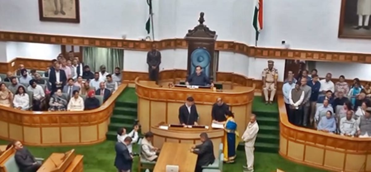 ஹிமாசலில் புதிதாகத் தேர்ந்தெடுக்கப்பட்ட 3 எம்எல்ஏக்கள் பதவியேற்பு!