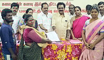 174 பயனாளிகளுக்கு வீடு கட்ட ஆணைகள் அளிப்பு