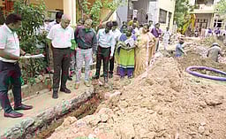 அரூா் நகருக்கு ரூ. 20 கோடியில் குடிநீா் திட்டம்: 20 கிராம மக்கள் எதிா்ப்பு