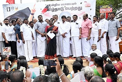 தென்காசியில் திமுக ஆா்ப்பாட்டம்