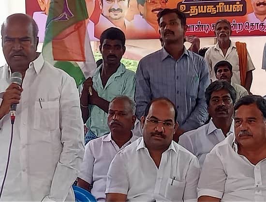 திமுக வேட்பாளருக்கு ஆதரவாக 
முன்னாள் அமைச்சா் வாக்கு சேகரிப்பு