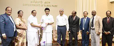 தமிழில் மொழிபெயா்க்கப்பட்ட 100 சட்டப் புத்தகங்கள்: முதல்வா் மு.க.ஸ்டாலின் வெளியிட்டாா்