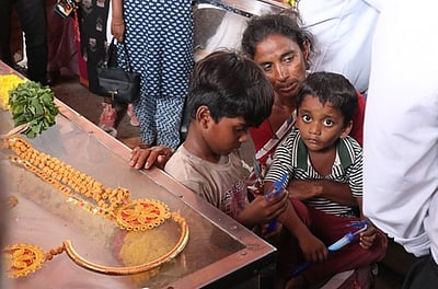 கள்ளச்சாராய பலிக்கு ரூ.10 லட்சம் இழப்பீடு எப்படி வழங்க முடியும்? உயர் நீதிமன்றம்